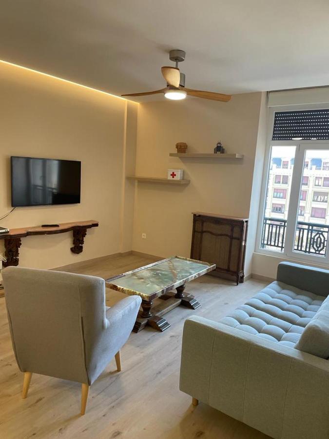 Apartamentos Gyc Vistas A Santo Domingo León Exterior foto